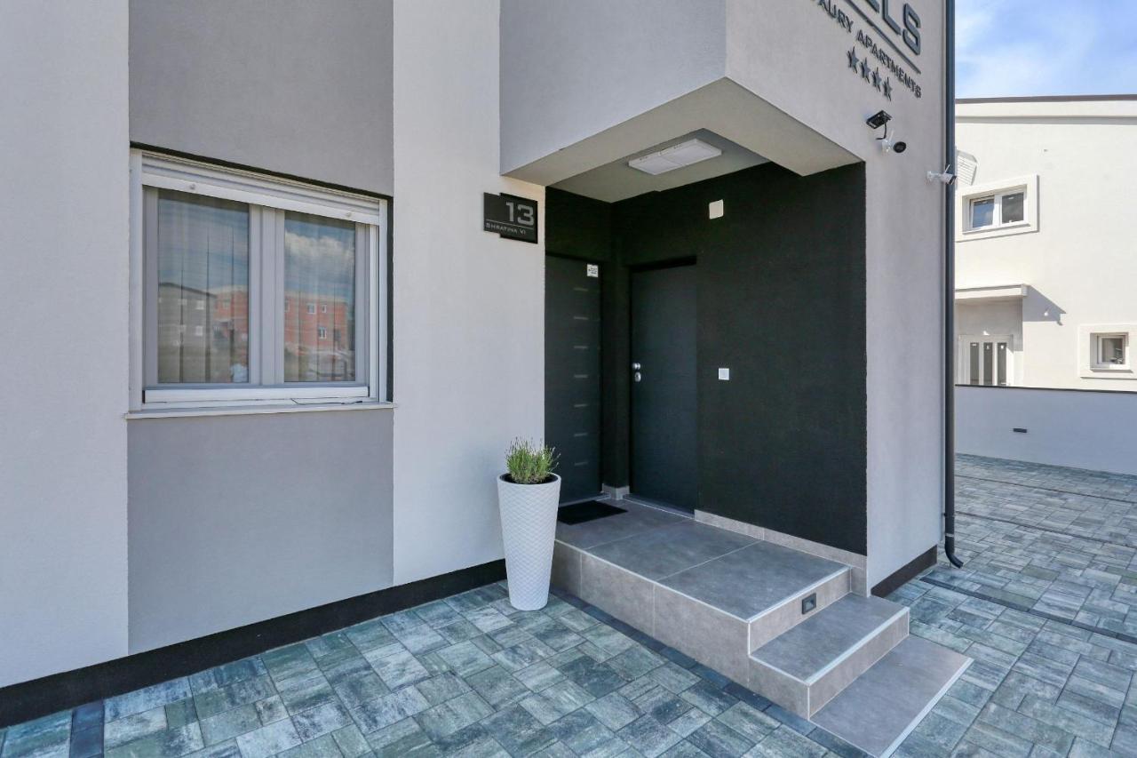 Luxury Apartments Hills Vir Eksteriør bilde